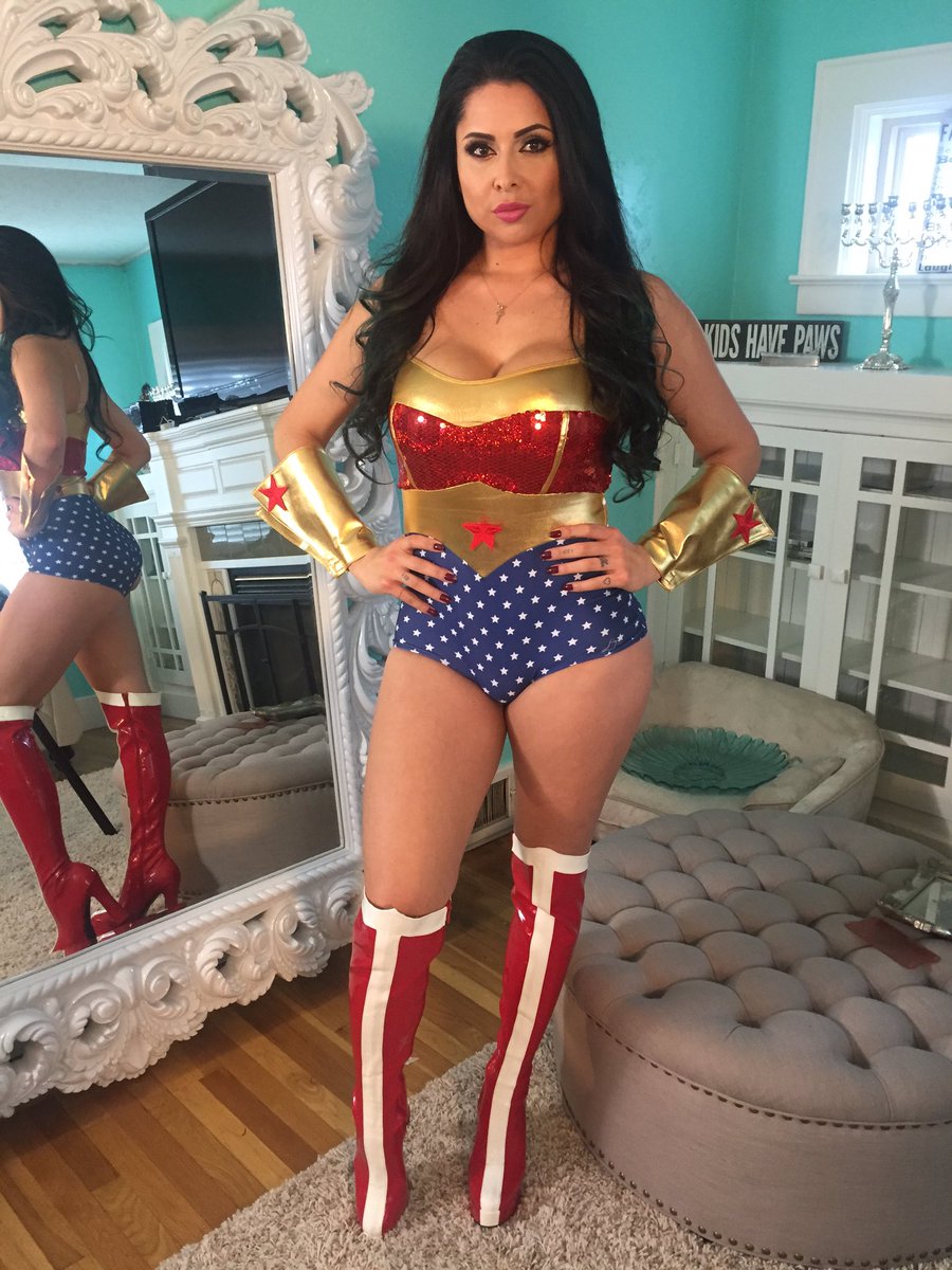 When I Wonder Woman, I Jasmine Mendez. 